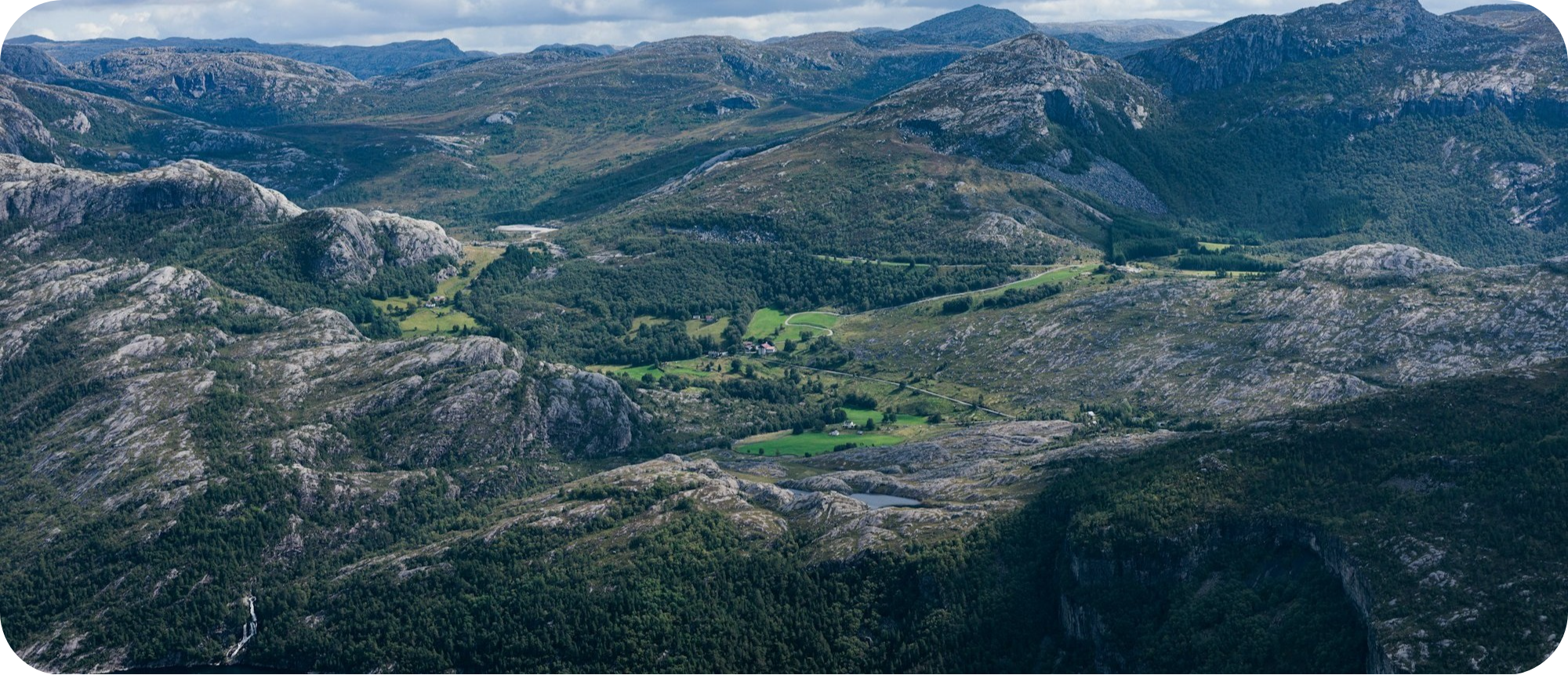 photo-1715424170039-9e75804aa1f0-modified (2)